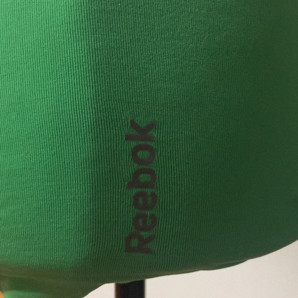 🍏Green Reebok tee - Picture 2 of 3